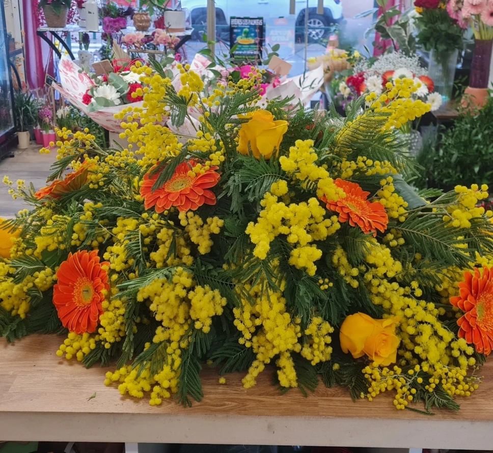 Dessus de cercueil mimosas